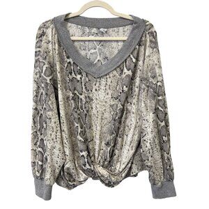 Cute Cage Womens Knit Top Size Medium Animal Print Snakeskin Long Sleeve Casual